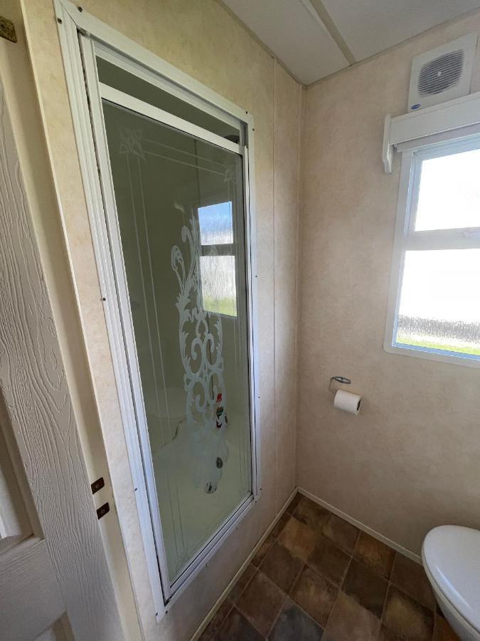 341 Family Caravan At Marine Holiday Park, Sleeps 6 Hotel Rhyl Kültér fotó