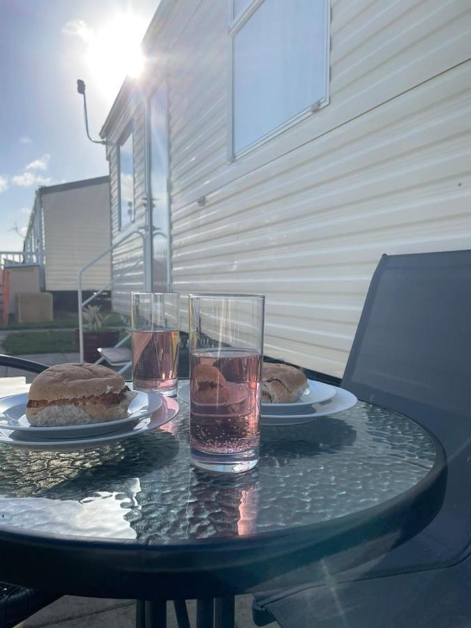 341 Family Caravan At Marine Holiday Park, Sleeps 6 Hotel Rhyl Kültér fotó