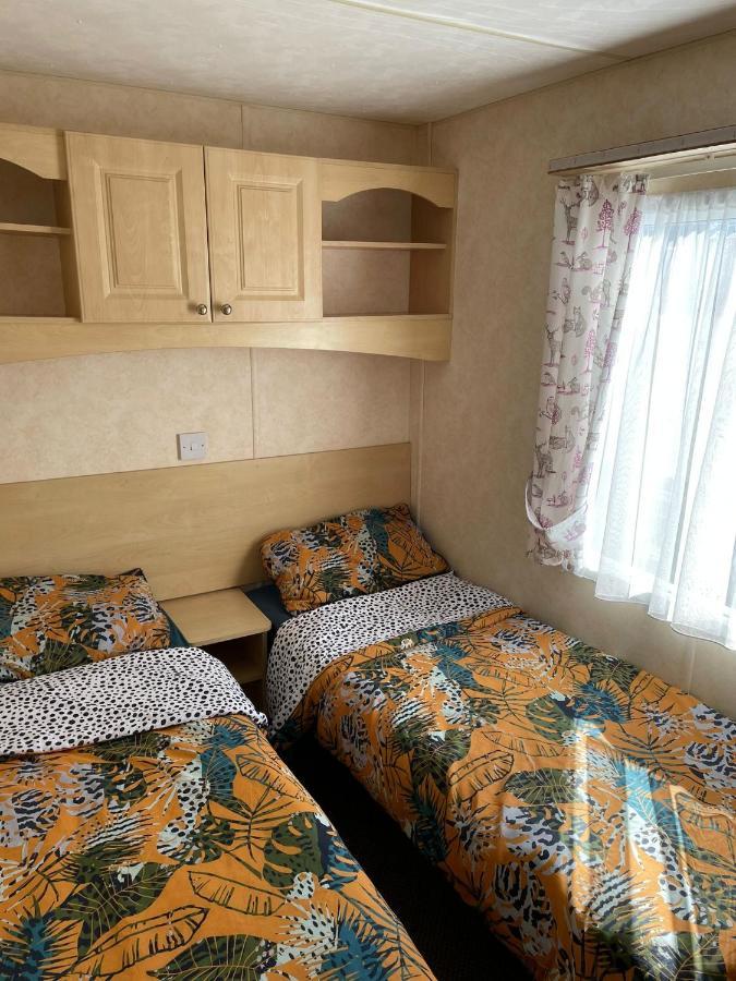 341 Family Caravan At Marine Holiday Park, Sleeps 6 Hotel Rhyl Kültér fotó