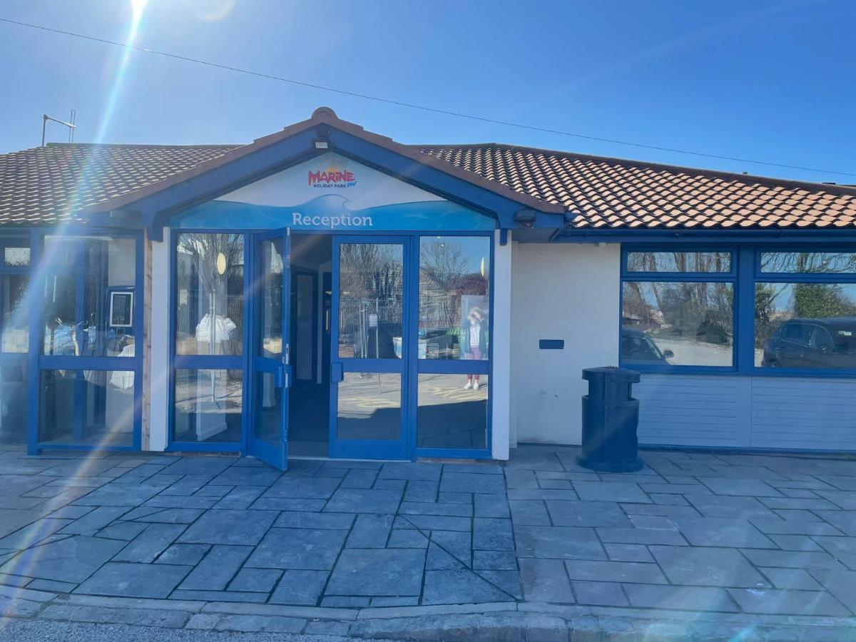341 Family Caravan At Marine Holiday Park, Sleeps 6 Hotel Rhyl Kültér fotó